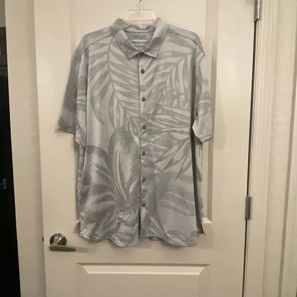 Tommy Bahama island zone Hawaiian print men’s shirt size 2 XL